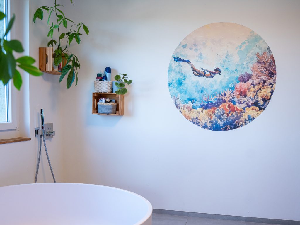 Badezimmer mit passendem Wanddruck