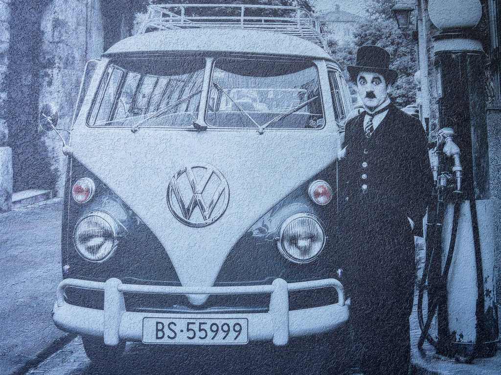 Kreativer Wanddruck von PAINT.BASEL im Aussenbereich